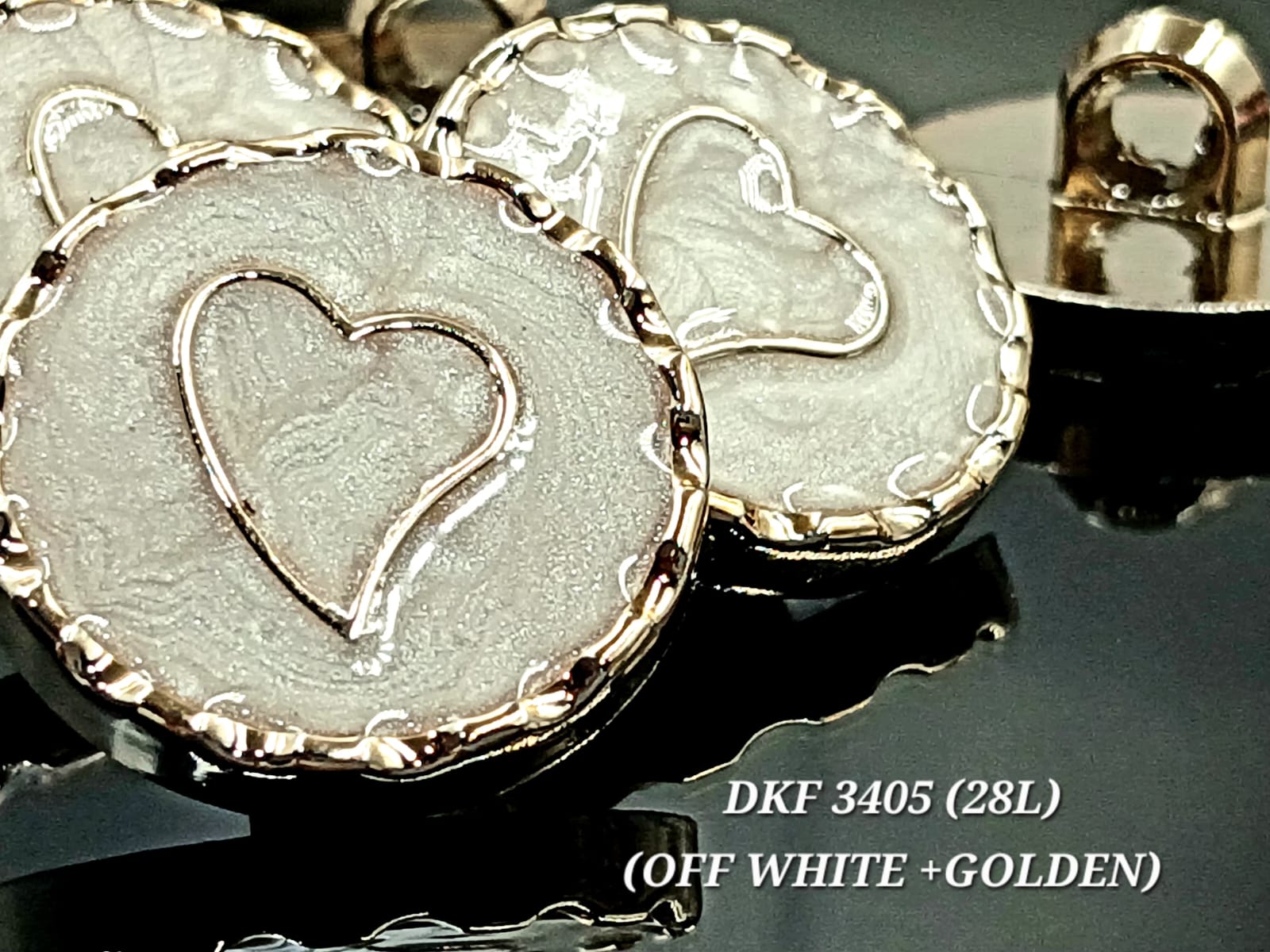 Off White And Golden Blush Marble Heart Circular Down Hole Polyester Buttons 28L